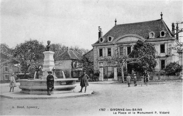 La stèle du Docteur Vidart devant la Villa beaulieu