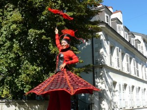 Spectacle déambulatoire devant la villa Paris-Rome
